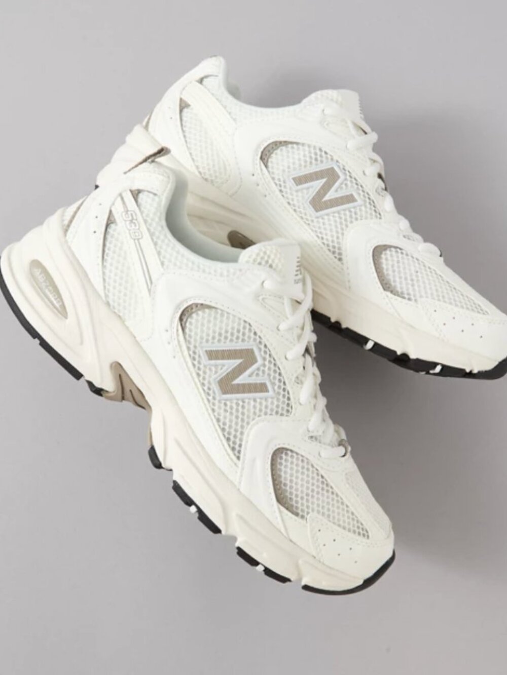 NWOT New Balance 530 Lifestyle Sneakers in Size 8.5
